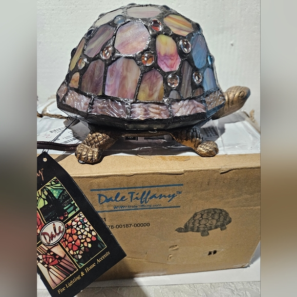 Dale Tiffany Spice Turtle Stained Glass Lamp - Picture 14 of 14